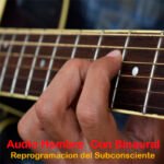 Aprender a tocar  Guitarra HOMBRE CON BINAURAL